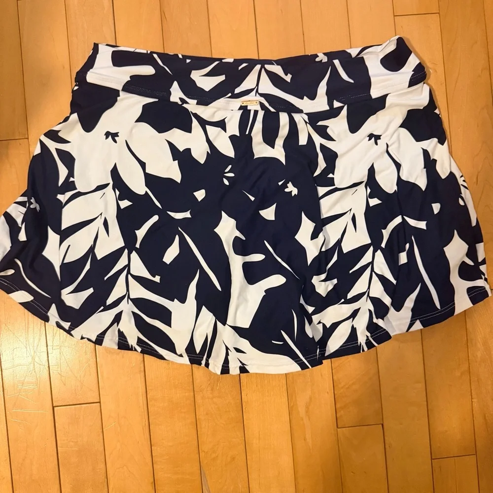 Anne Cole Navy and White Hidden Pockets Floral Swim Skirt - Picture 7 of 10